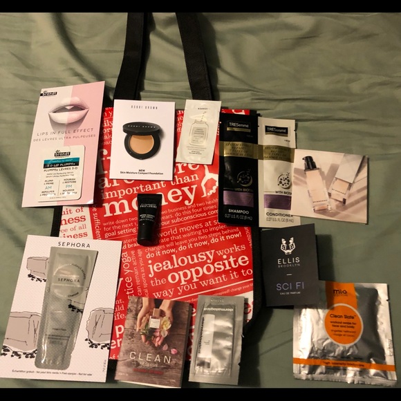 lululemon athletica Handbags - Small Lululemon Tote with Beauty samples